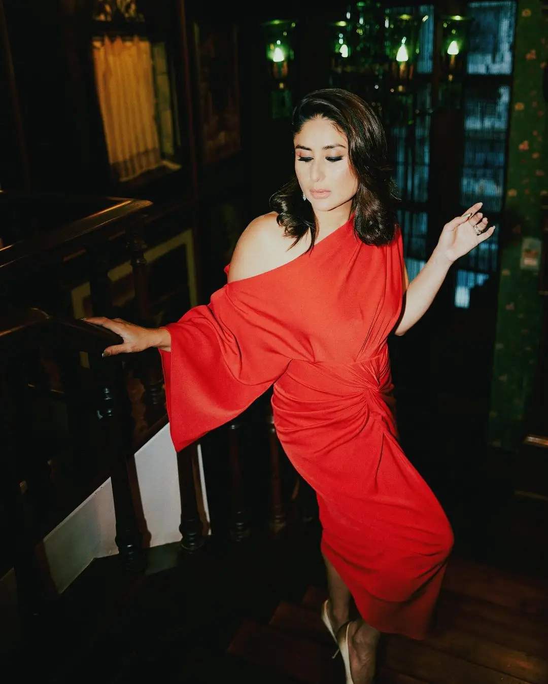 BOLLYWOOD ACTRESS KAREENA KAPOOR PHOTOSHOOT IN RED GOWN 2